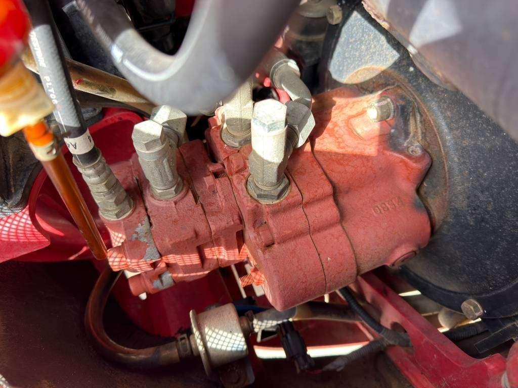 Takeuchi TB230 Photo 21