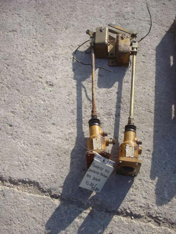 POMPETTE PER DISTACCO FRIZIONI pour DOZER FL20 - FD20 Photo 1
