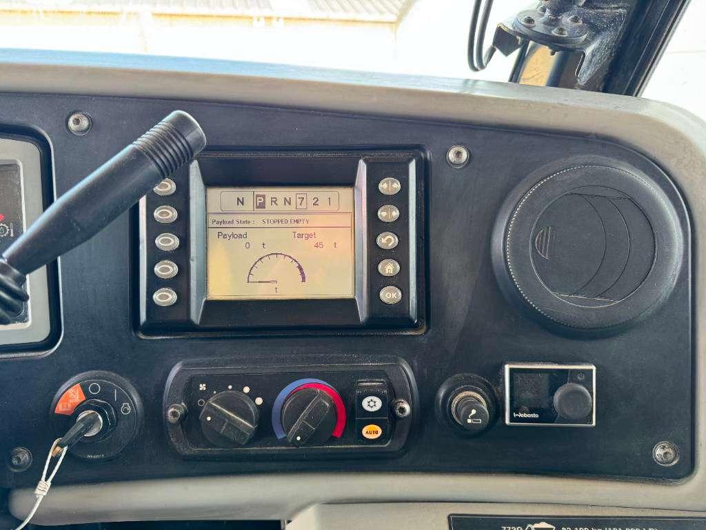 Caterpillar 772G - Automatic Greasing / Body Heating Photo 11