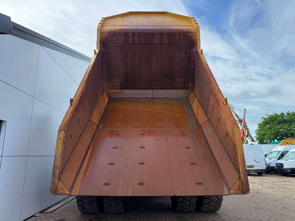 Caterpillar 772G - Automatic Greasing / Body Heating Photo 19