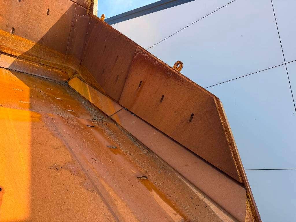 Caterpillar 772G - Automatic Greasing / Body Heating Photo 22