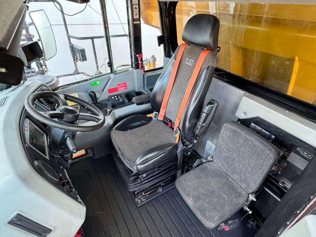 Caterpillar 772G - Automatic Greasing / Body Heating Photo 8