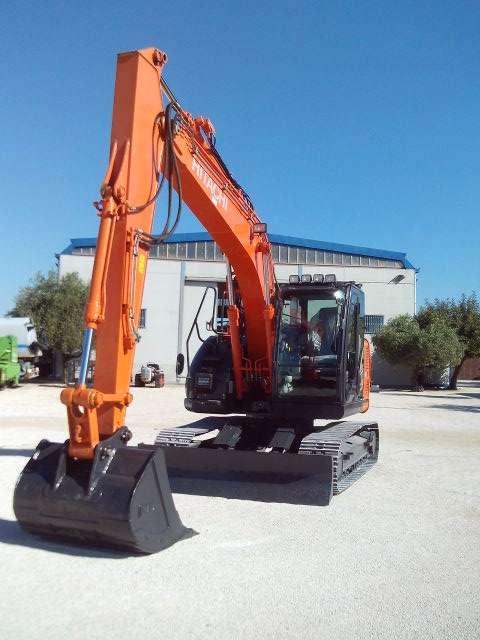 Hitachi ZX135US-6 Photo 2
