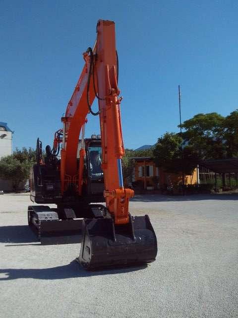 Hitachi ZX135US-6 Photo 3