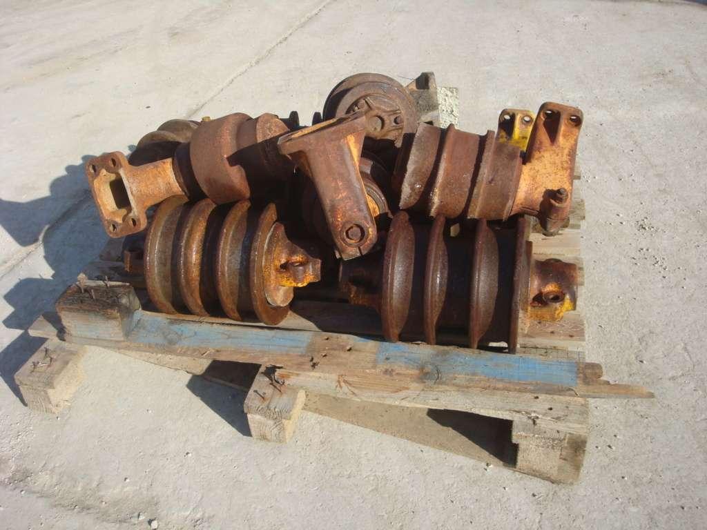 Rouleaux supérieurs et inférieurs pour DOZER AD20 Photo 1