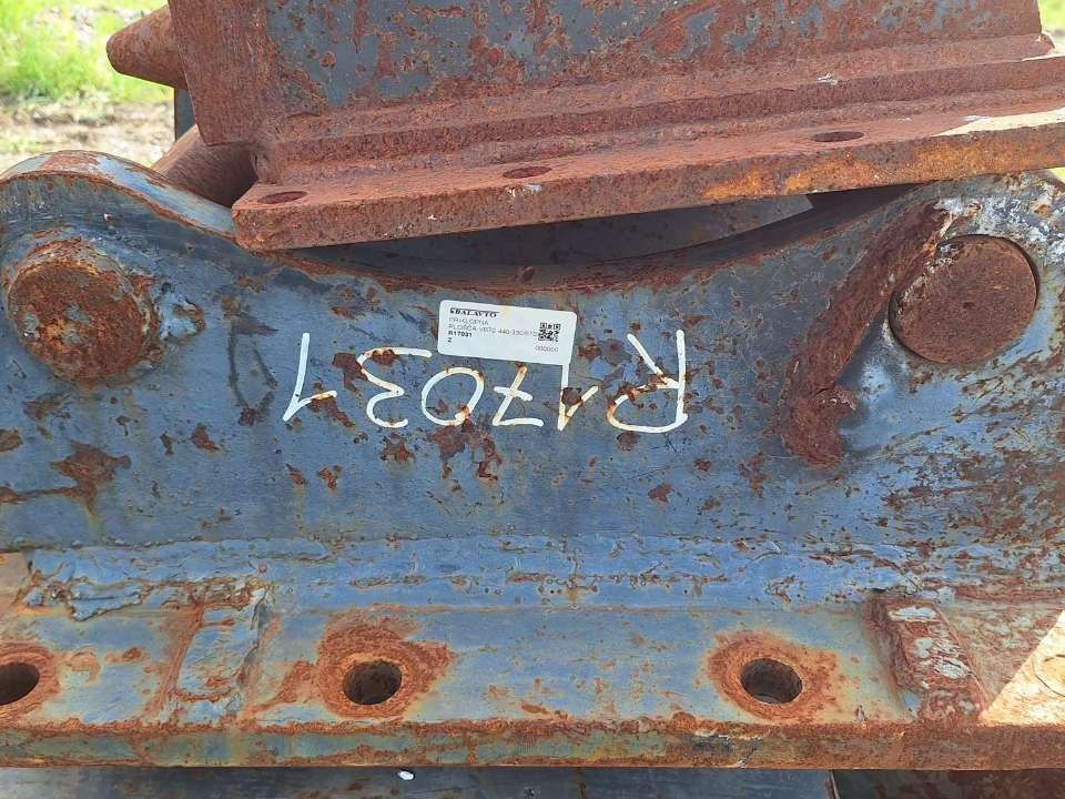 VB70 for 20-25 ton excavators Attachment plate Photo 2