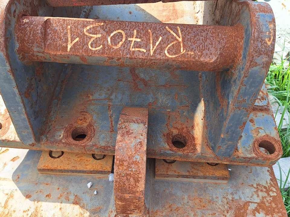 VB70 for 20-25 ton excavators Attachment plate Photo 3