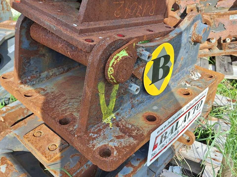 VB70 for 20-25 ton excavators Attachment plate Photo 5