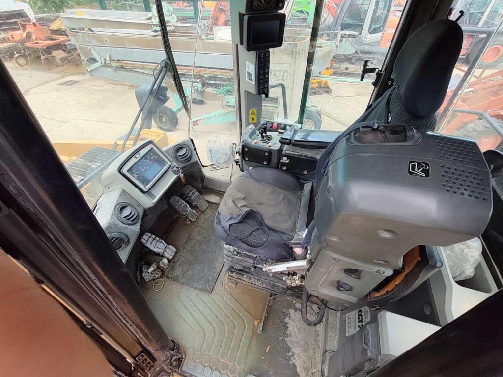 Caterpillar 966M Photo 10