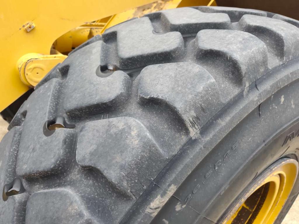 Caterpillar 966M Photo 12