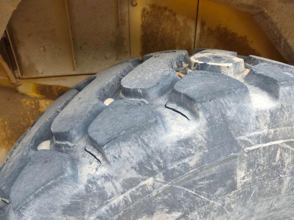 Caterpillar 966M Photo 13