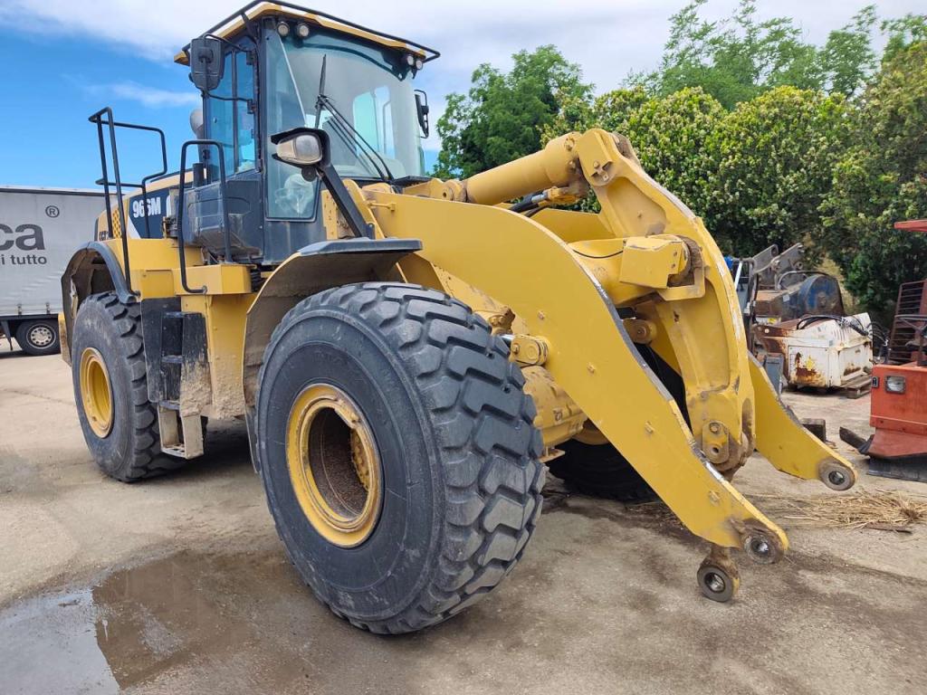 Caterpillar 966M Photo 2