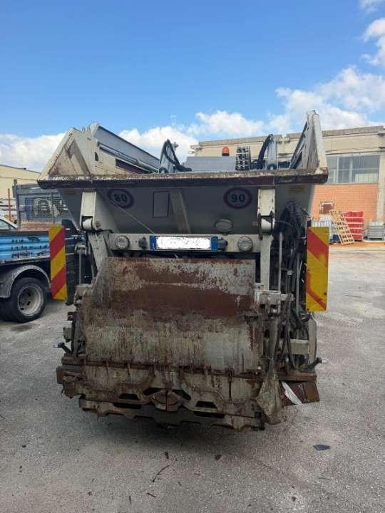 Isuzu P75 Photo 4