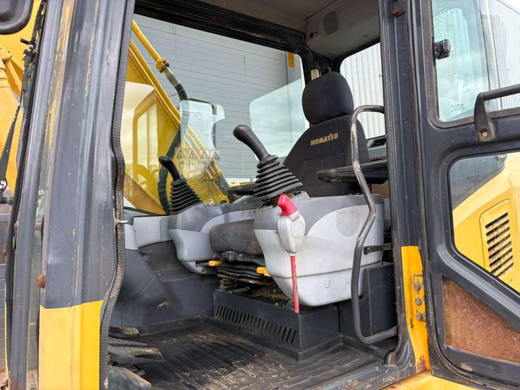 Komatsu PC180LC-7K Photo 24