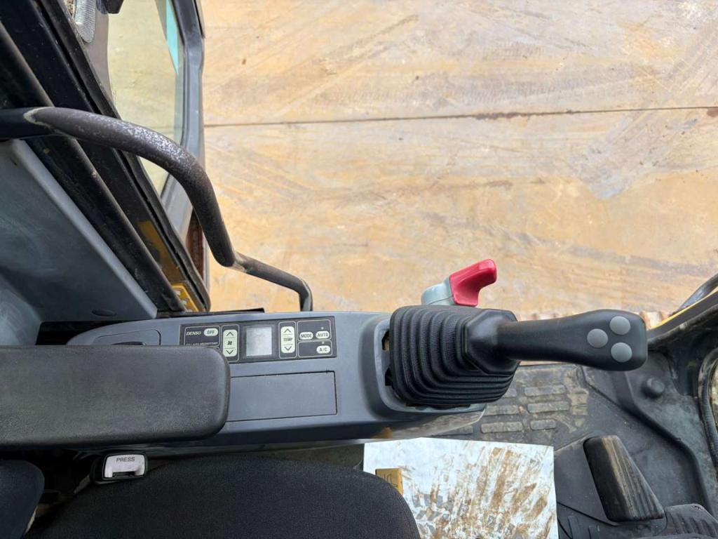 Komatsu PC180LC-7K Photo 27
