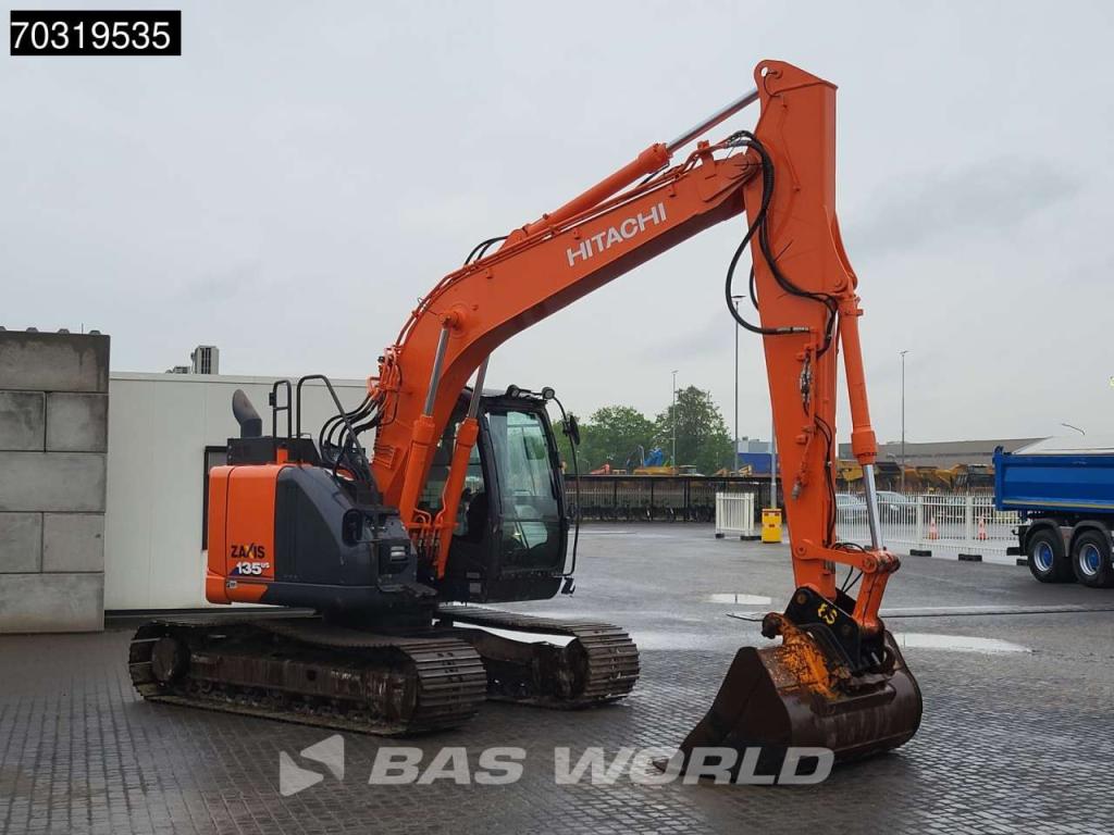 Hitachi ZX135 US-6 Inlc. New Chains + Sprockets Photo 7