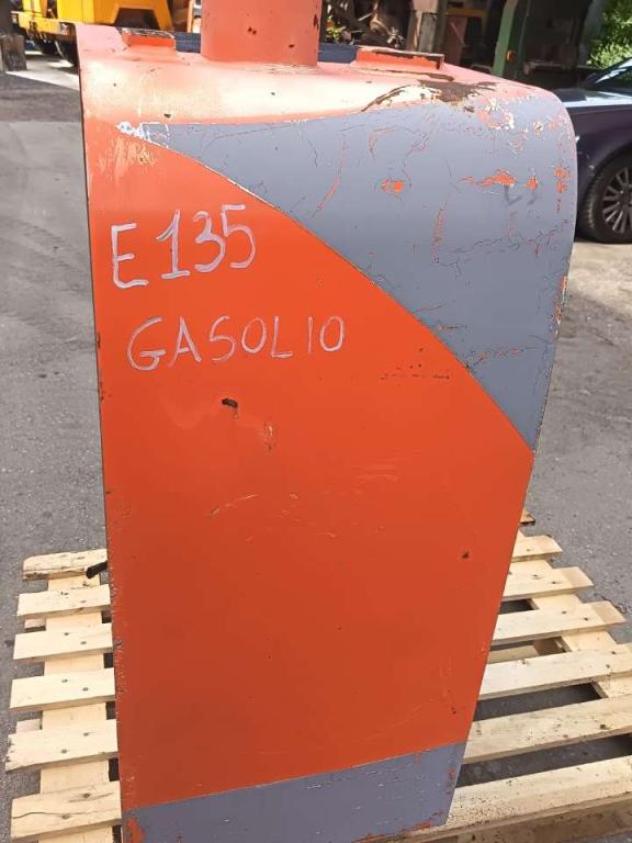 Réservoir de carburant pour Fiat Kobelco E 135 Photo 1