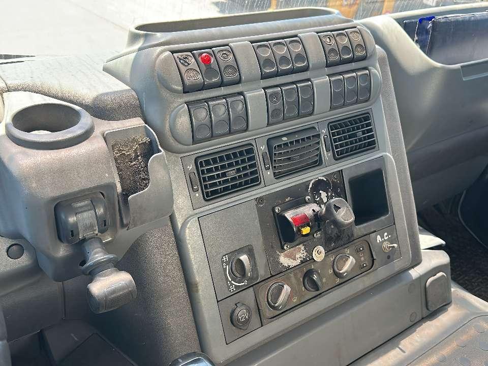 Iveco Trakker 440 Photo 7