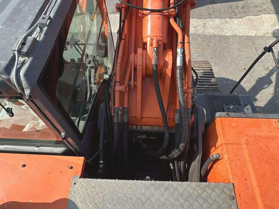 Hitachi ZX350LCNT-3 Photo 15