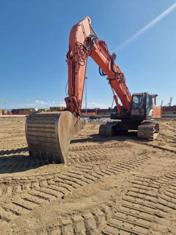 Hitachi ZX350LC-5B Photo 1