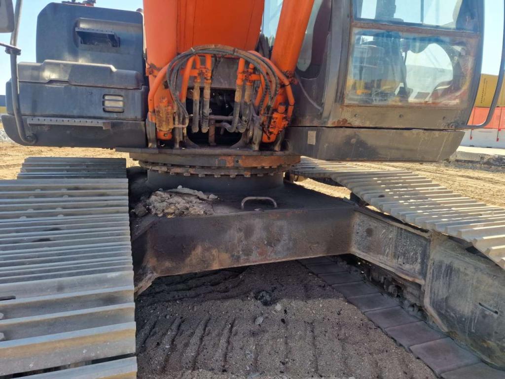Hitachi ZX350LC-5B Photo 8