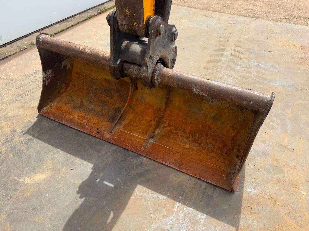 JCB 48Z-1 - Hammer Lines / Quick Coupler Photo 16
