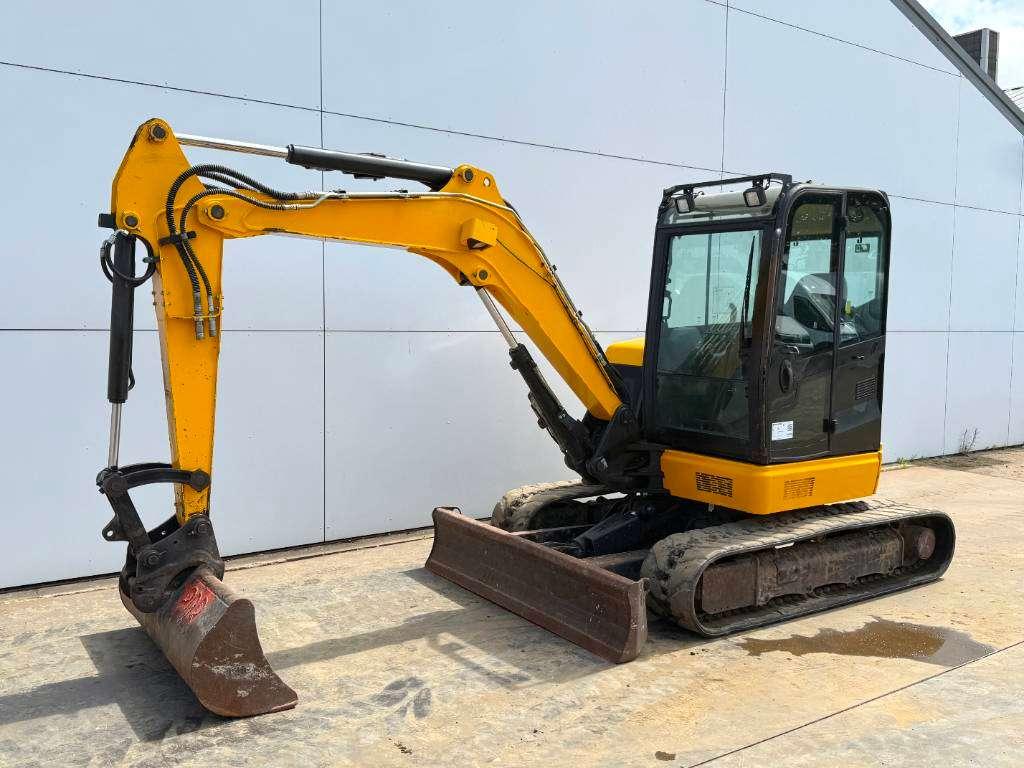 JCB 48Z-1 - Hammer Lines / Quick Coupler Photo 2