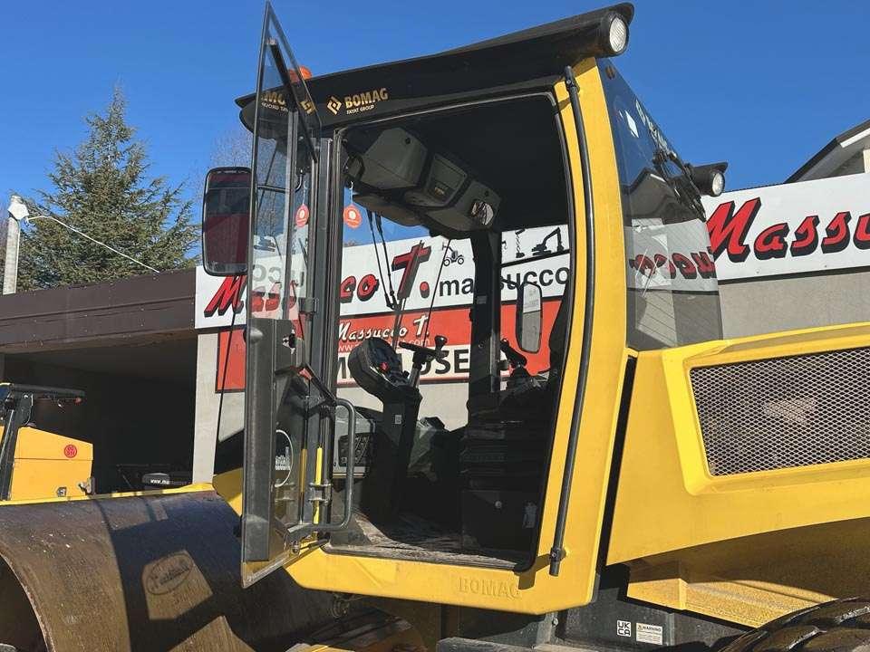 Bomag BW 216 DH-5 Photo 13