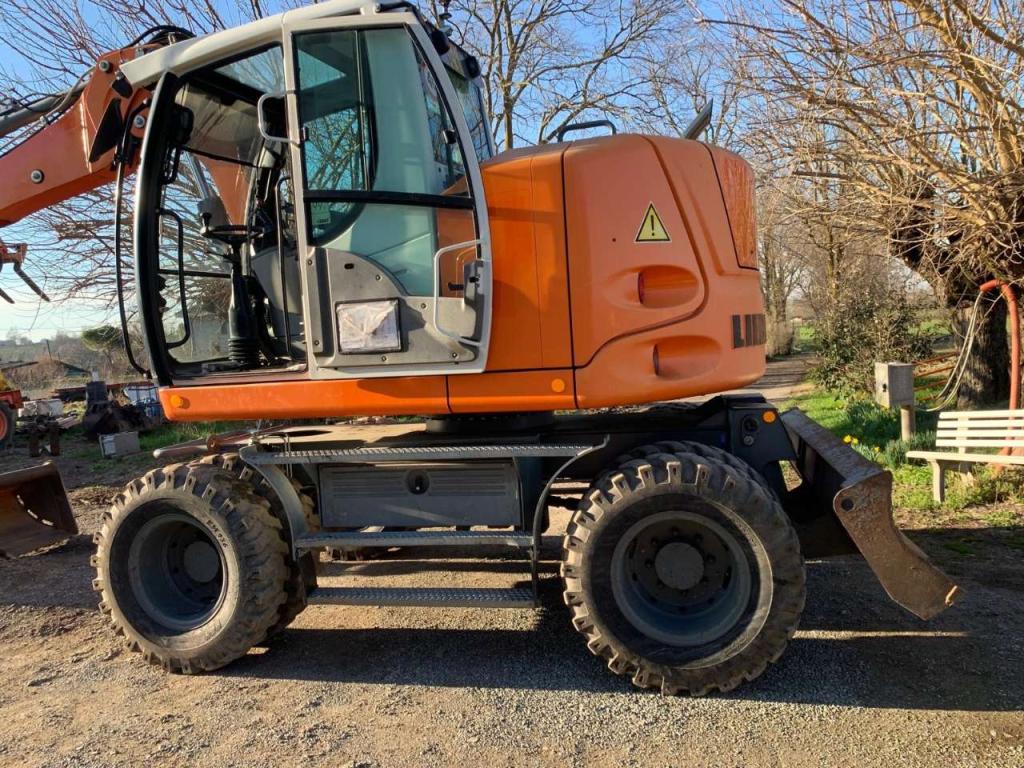 Liebherr A 910 COMPACT Photo 2