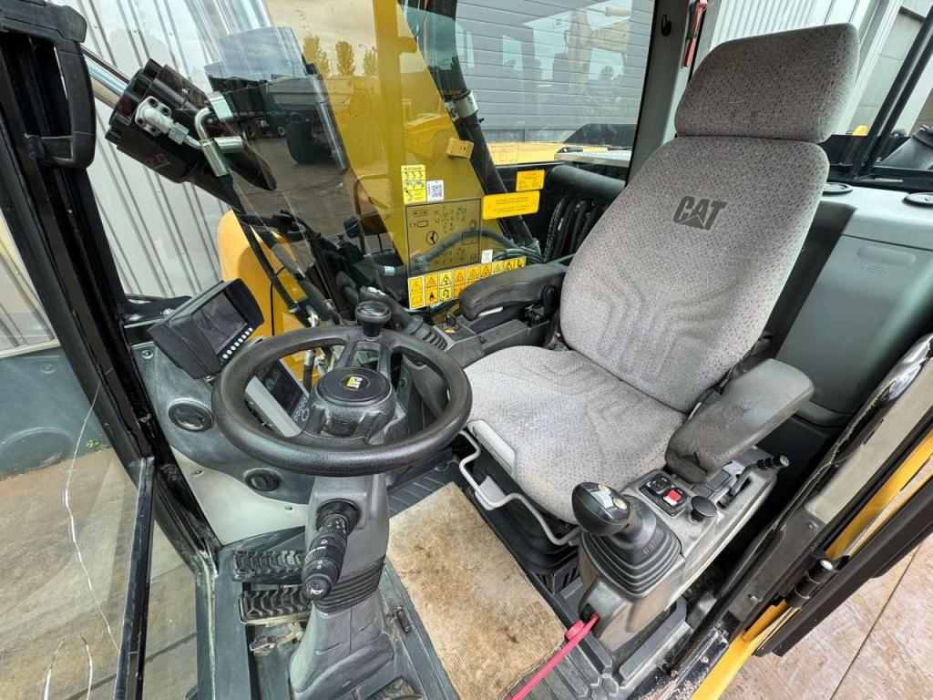 Caterpillar M320F Photo 28