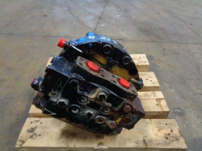 Moteur de traction pour Caterpillar 322 B en vente par PRV Ricambi Srl