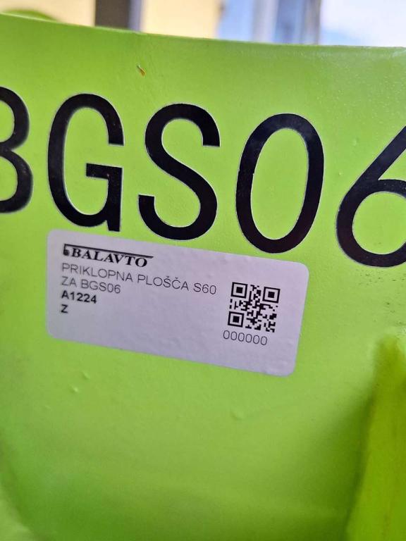 S60 for 12-18 ton excavators Attachment plate Photo 11
