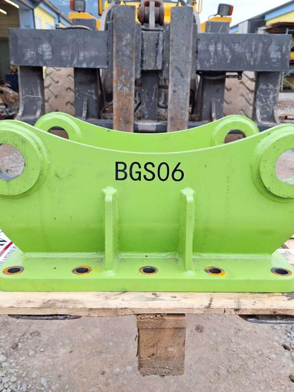 S60 for 12-18 ton excavators Attachment plate Photo 4