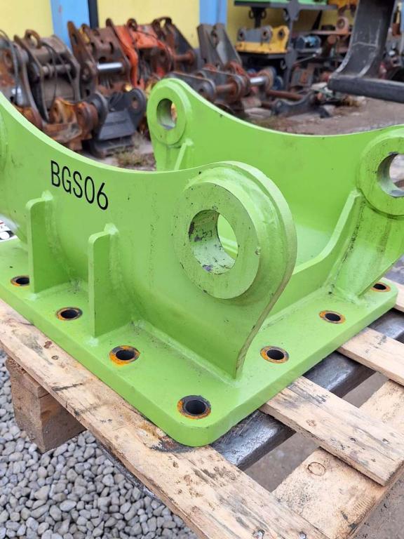 S60 for 12-18 ton excavators Attachment plate Photo 5