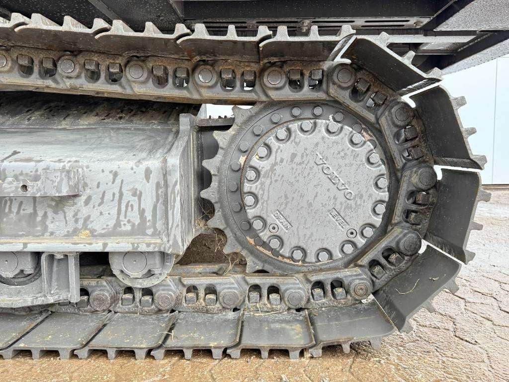 Volvo EC220D - New / Unused / 2025 Model Photo 14