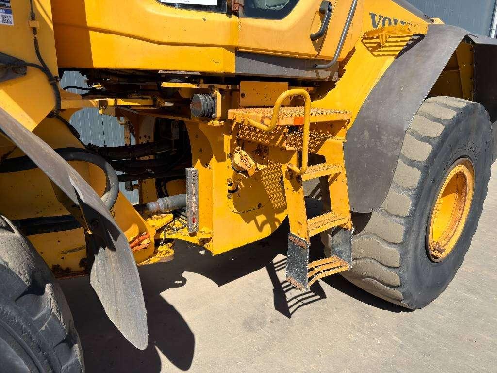 Volvo L120F Photo 10