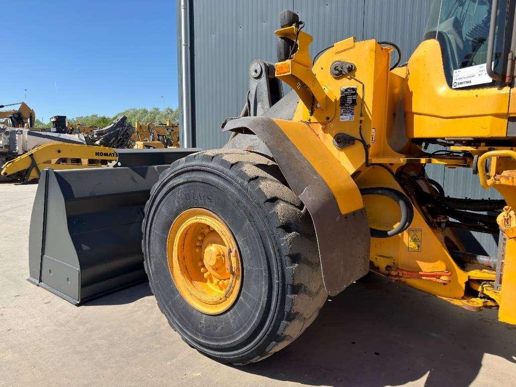 Volvo L120F Photo 11