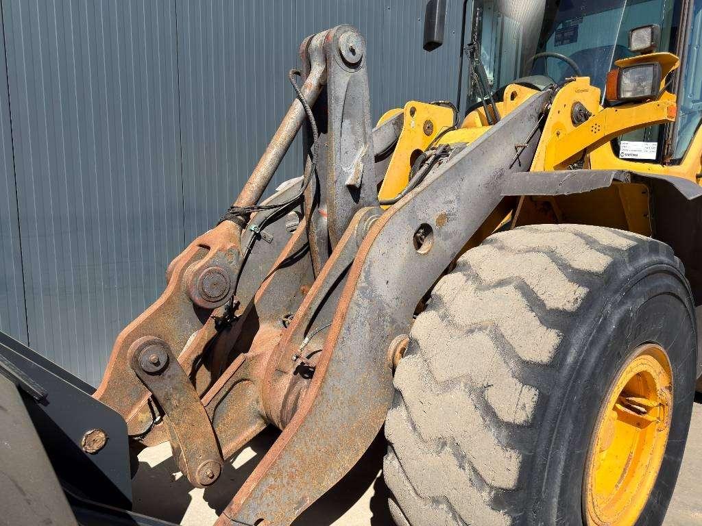 Volvo L120F Photo 14
