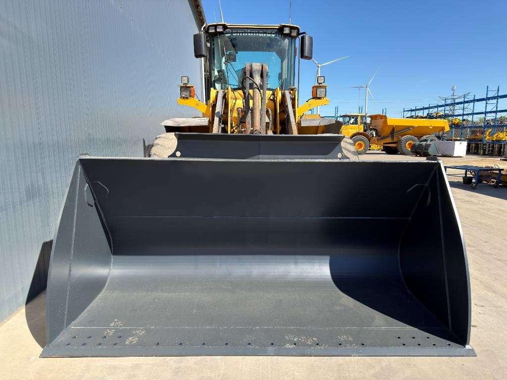 Volvo L120F Photo 18
