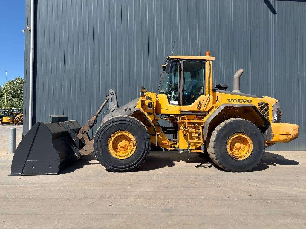 Volvo L120F Photo 2