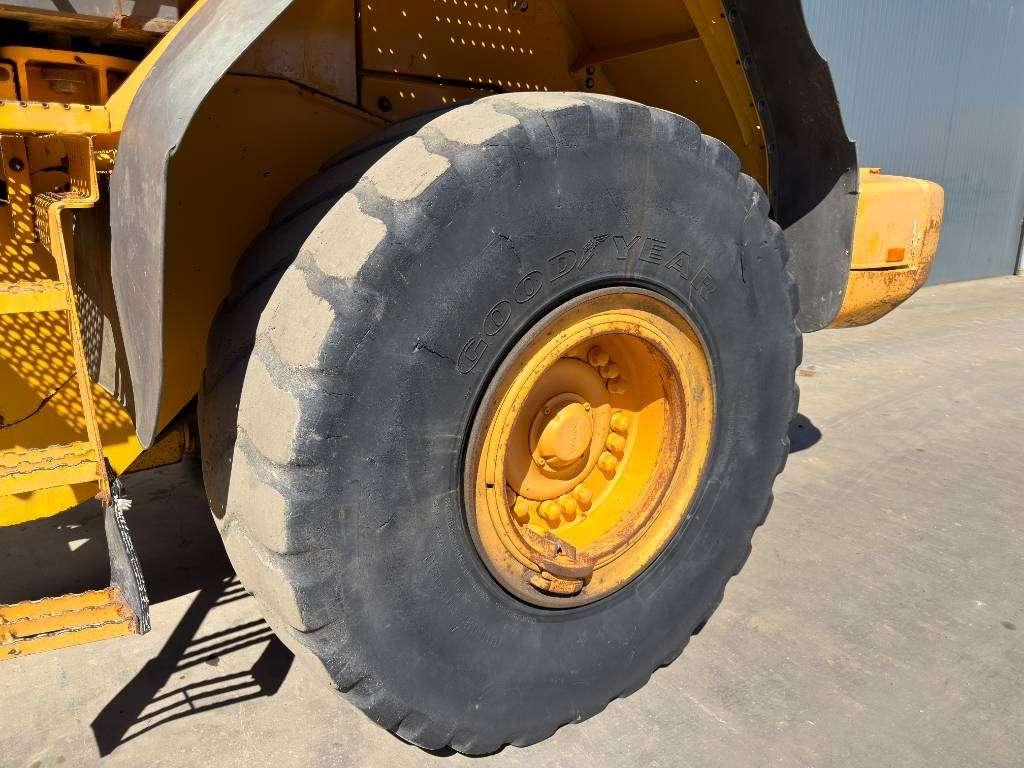 Volvo L120F Photo 25