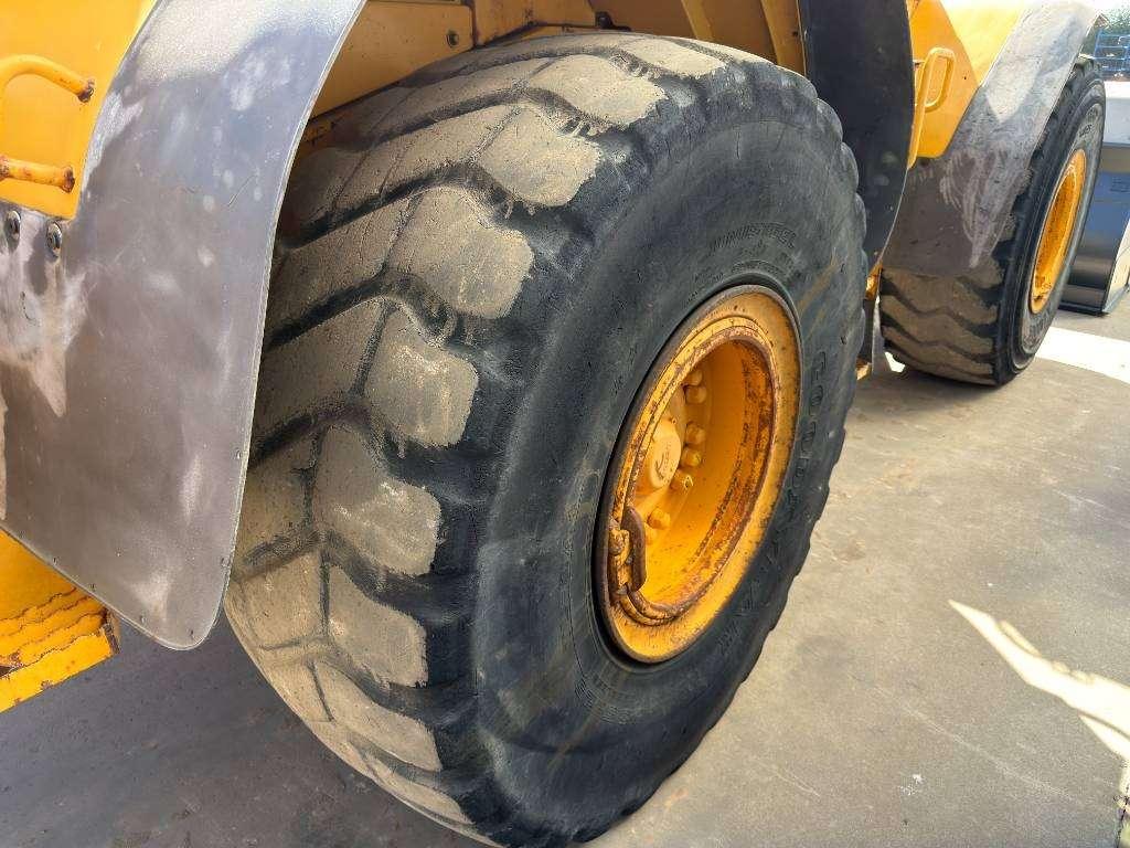 Volvo L120F Photo 26