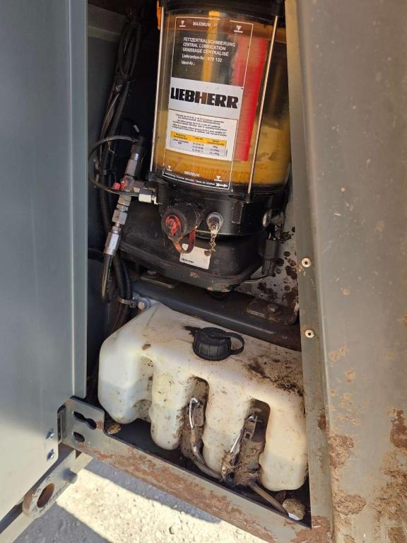 Liebherr L550 XPOWER Photo 8