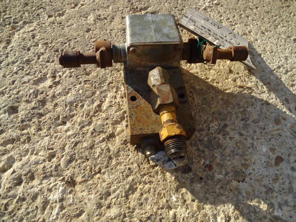 Déviateur d’embrayages de direction pour Fiat Allis FL10E Photo 1