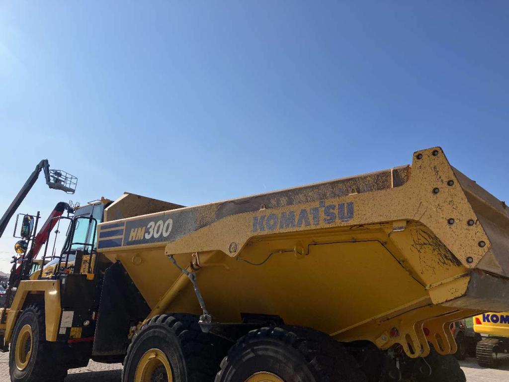 Komatsu HM300-5E0 Photo 5