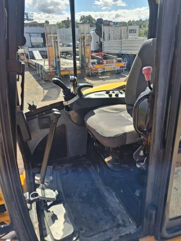 JCB 8065 Photo 7