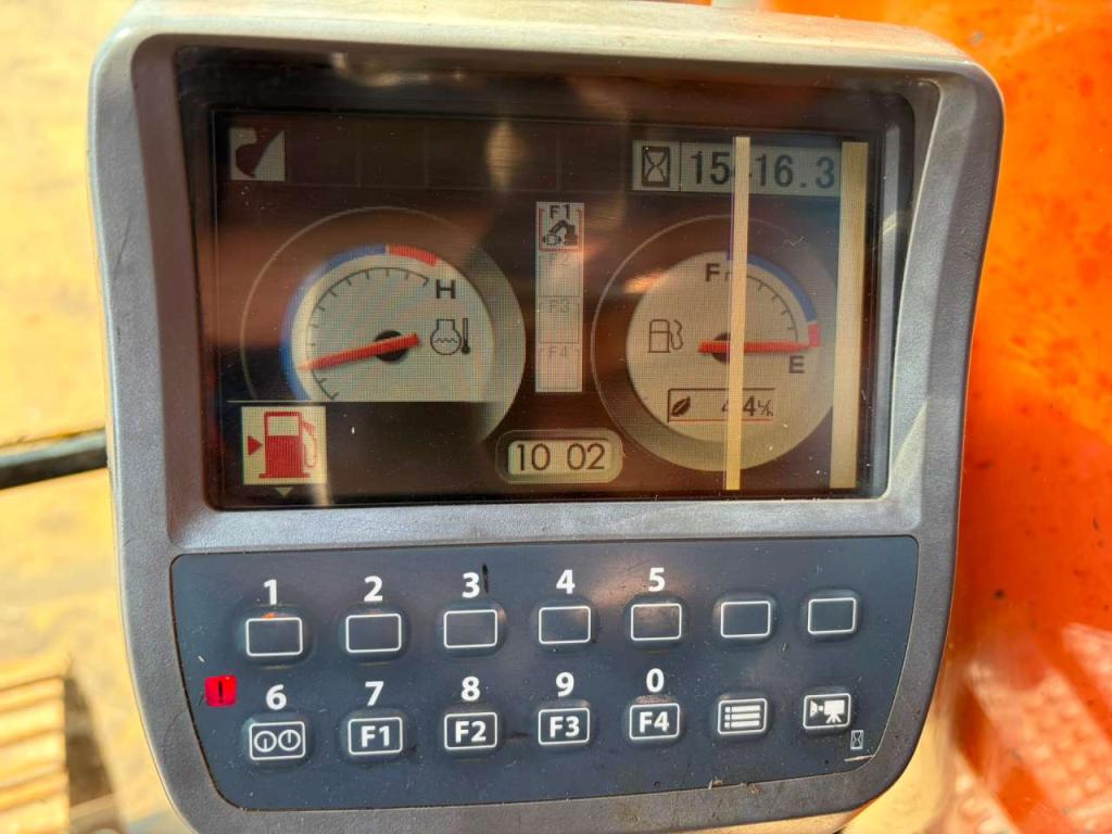 Hitachi ZX210LC-3 Photo 25