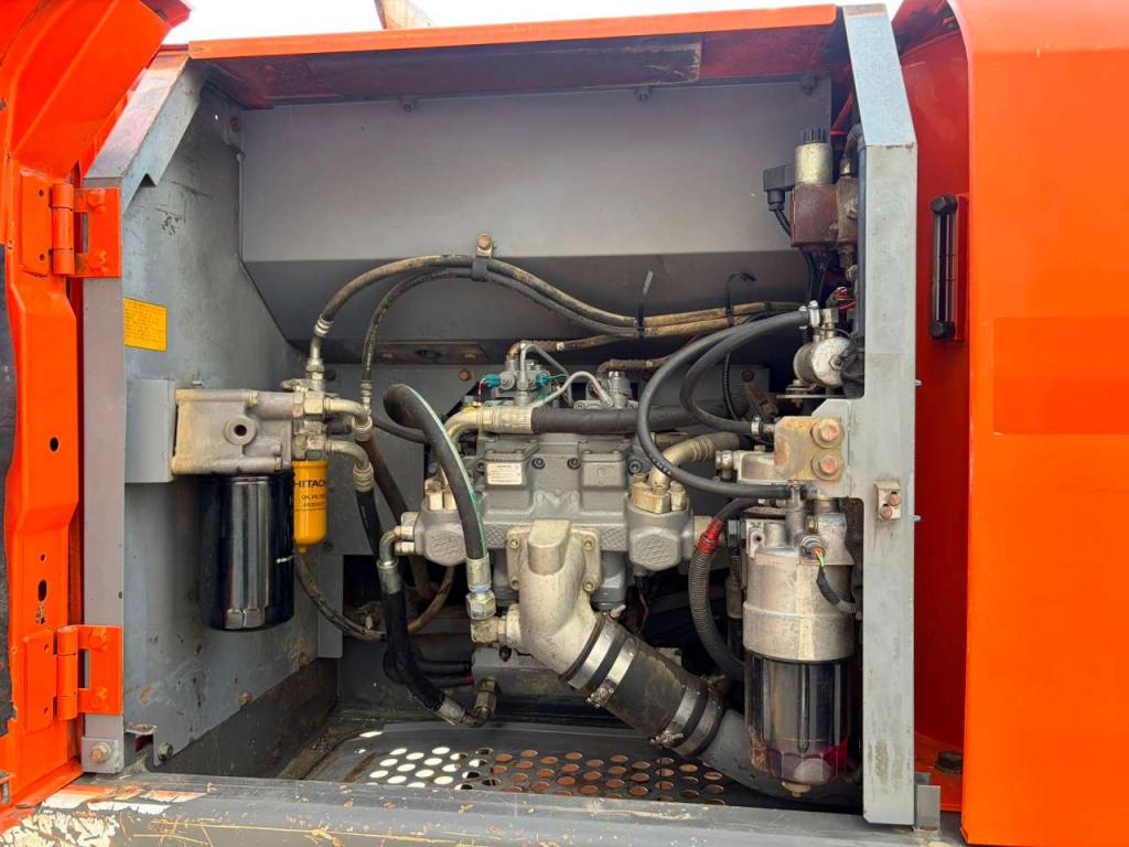 Hitachi ZX210LC-3 Photo 27
