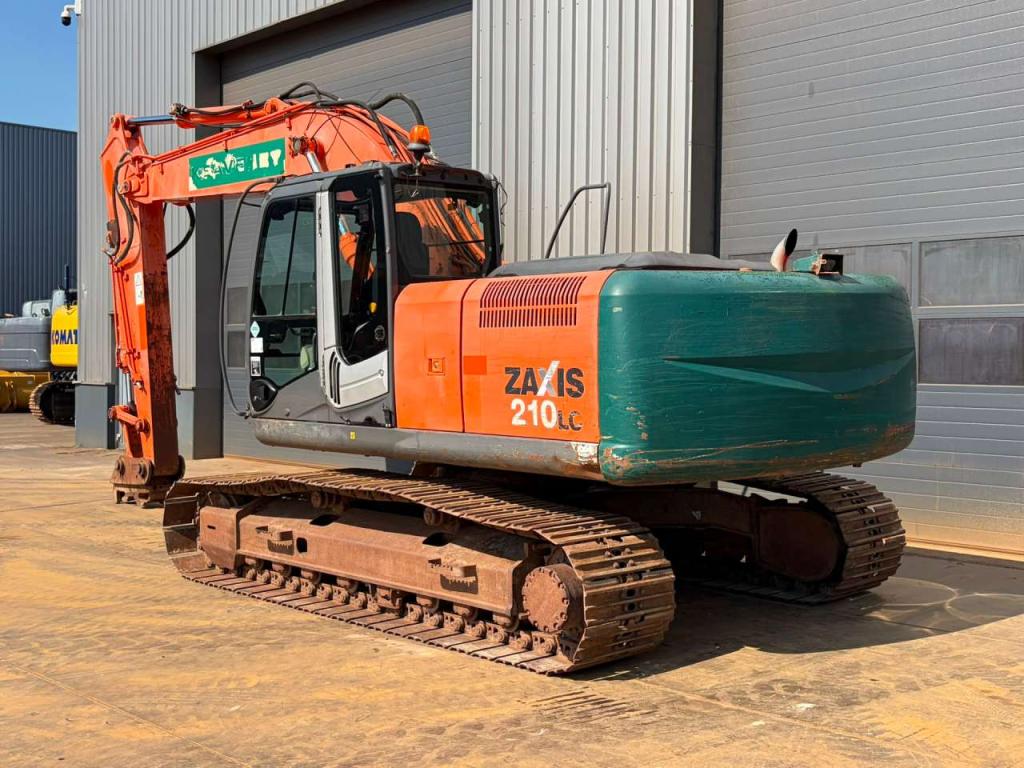 Hitachi ZX210LC-3 Photo 3