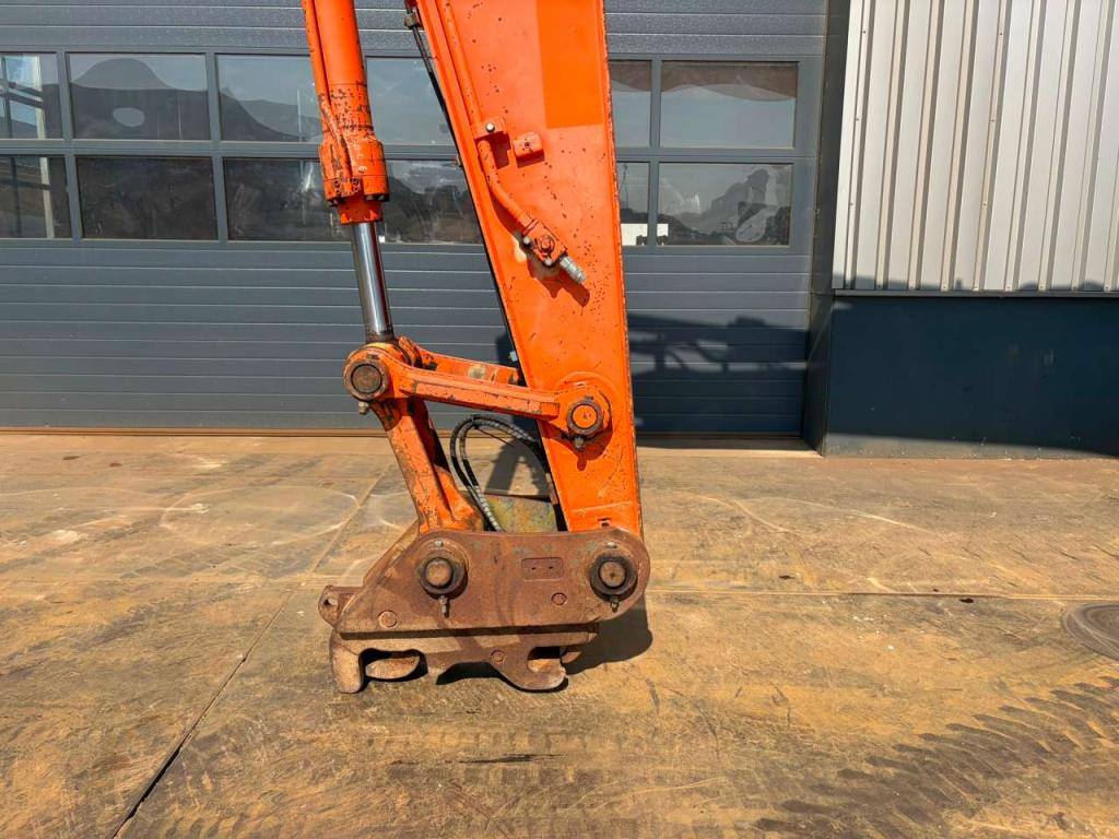 Hitachi ZX210LC-3 Photo 9